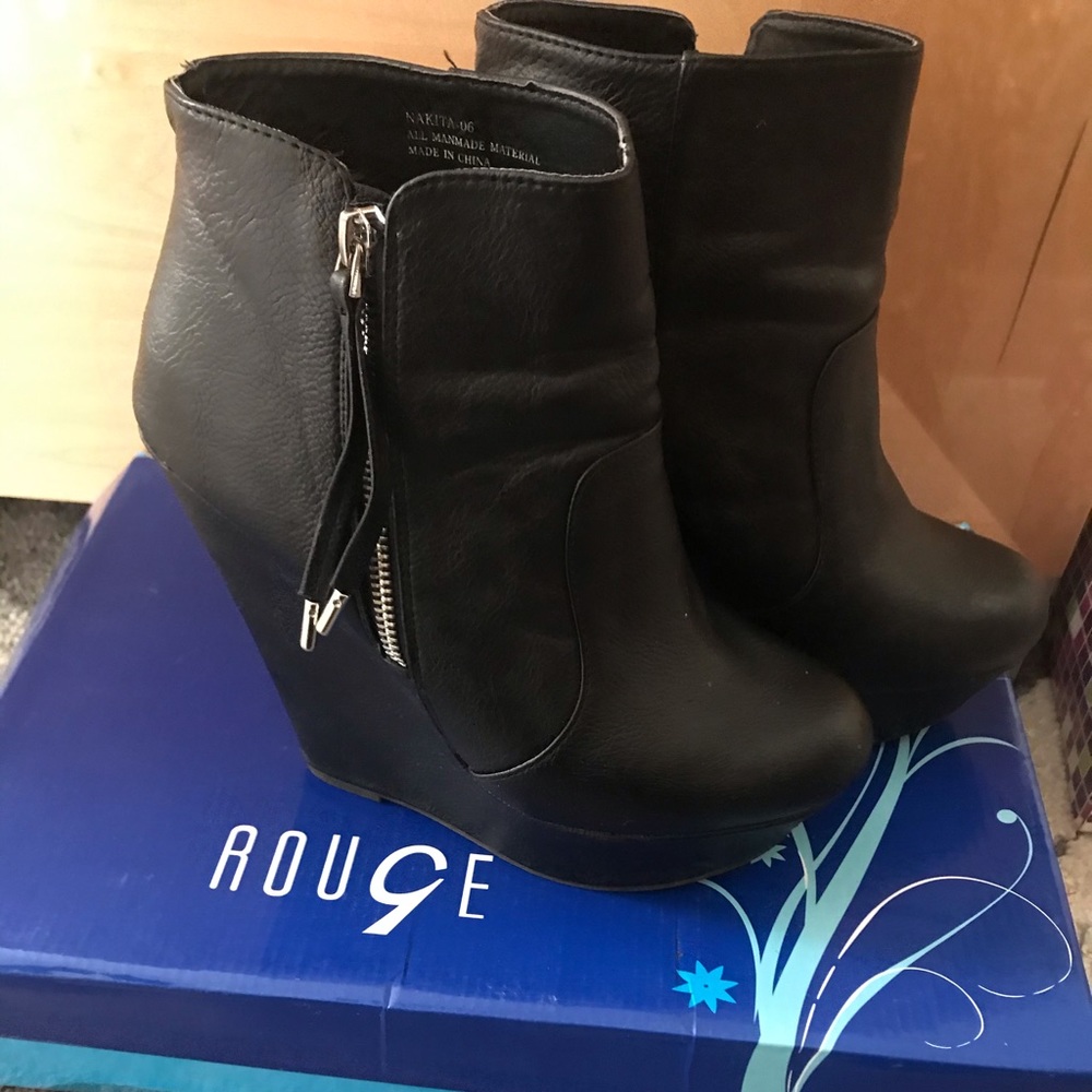 Black wedge ankle boot